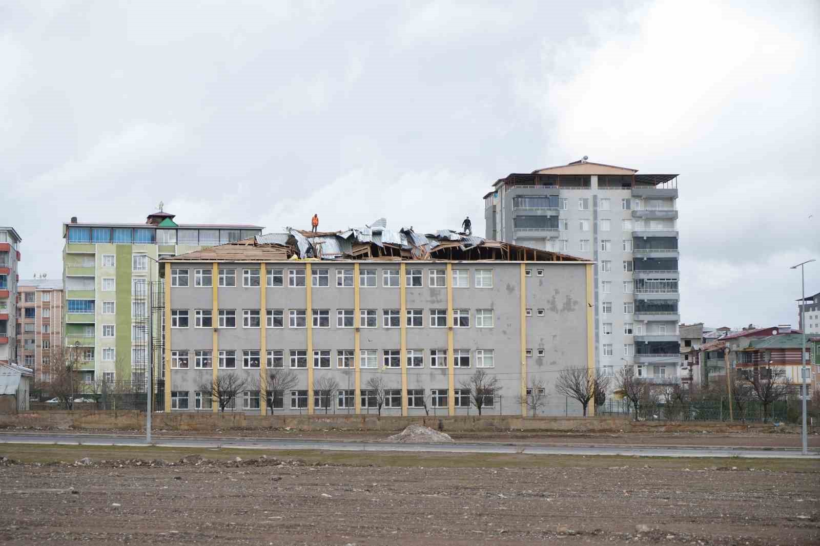 musta firtina okul catisini ucurdu egitime ara verildi 4 Bq9tF9bv
