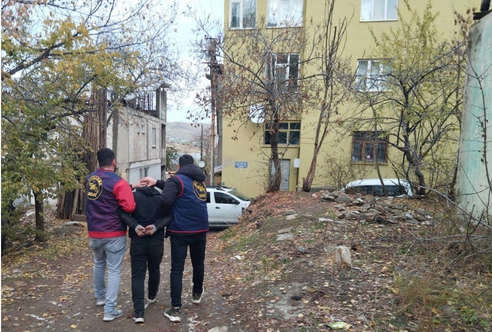 musta hapis cezasi bulunan sahis kovalamaca sonucu yakalandi 0 qAjz4A6d