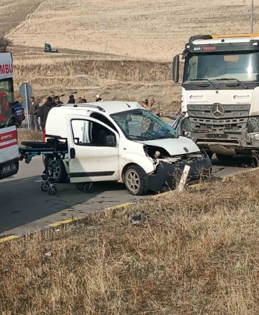 musta-iki-ayri-trafik-kazasi-2-olu-4-yarali-19vK34wx.jpg