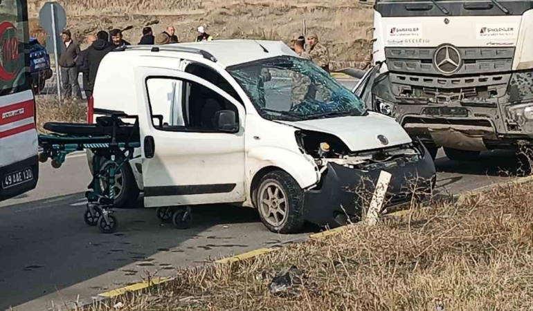musta-iki-ayri-trafik-kazasi-2-olu-4-yarali-19vK34wx.jpg