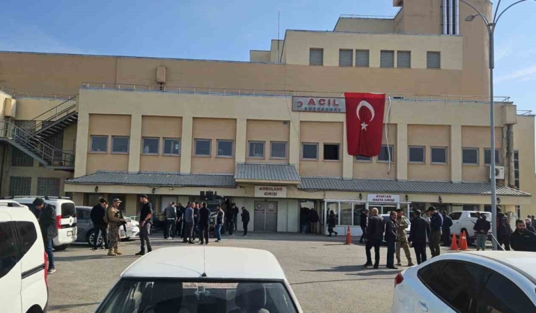 musta-iki-kardese-silahli-saldiri-1-olu-1-yarali-QkcmEf89.jpg