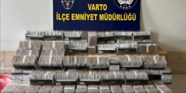 musta-kacak-sigara-operasyonu-bin-766-paket-ve-35-bin-makaron-ele-gecirildi-ziXTKKvb.jpg