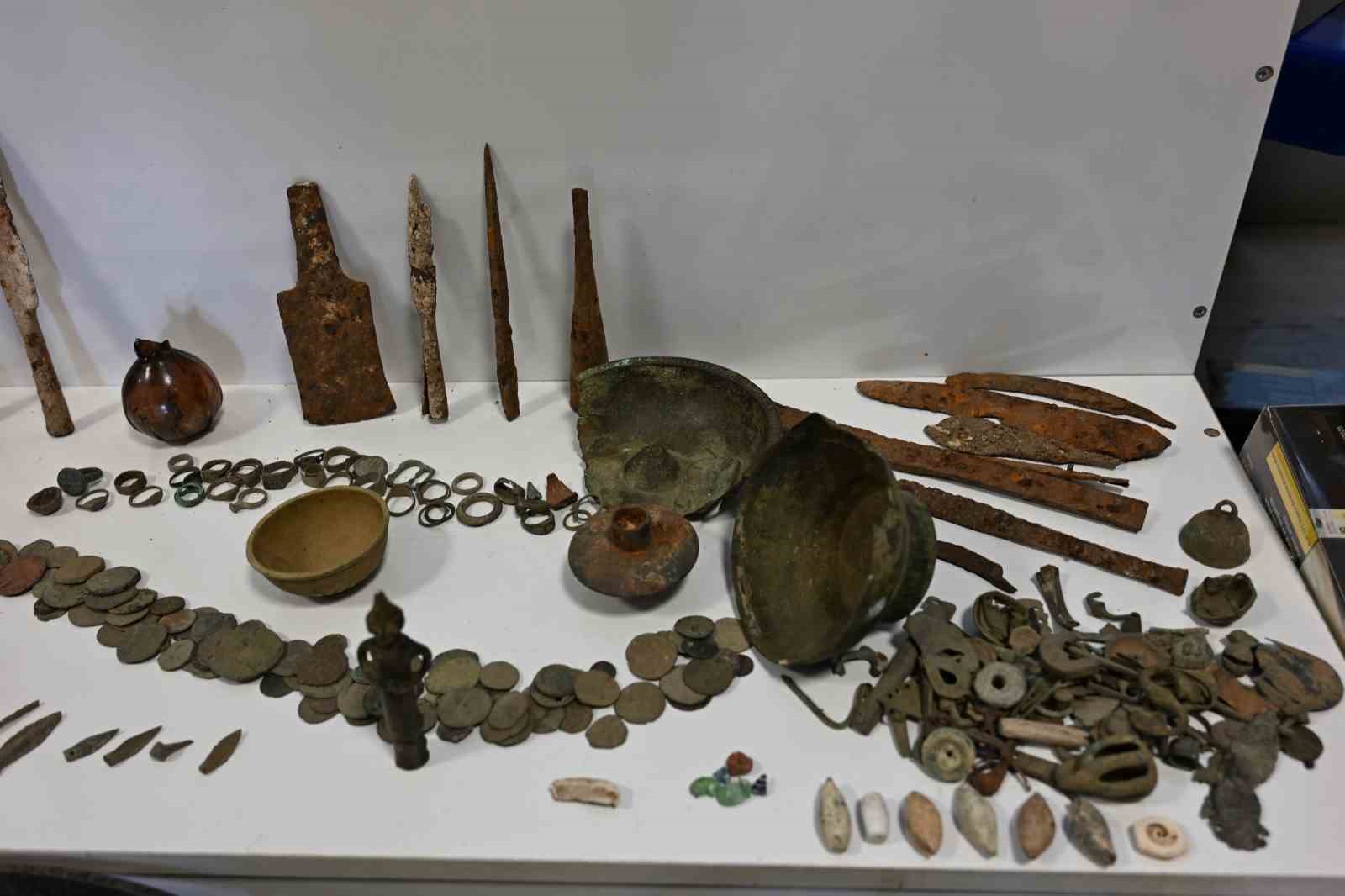 musta kacakcilik operasyonu cok sayida silah muhimmat ve tarihi eser ele gecirildi 1 12u3hn48
