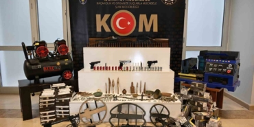 musta-kacakcilik-operasyonu-cok-sayida-silah-muhimmat-ve-tarihi-eser-ele-gecirildi-FaqBUTHw.jpg