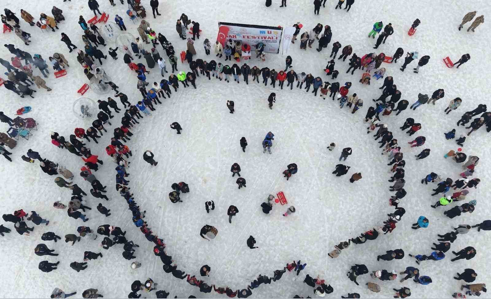 musta kar festivali renkli goruntulere sahne oldu 0 kkeIbW3z