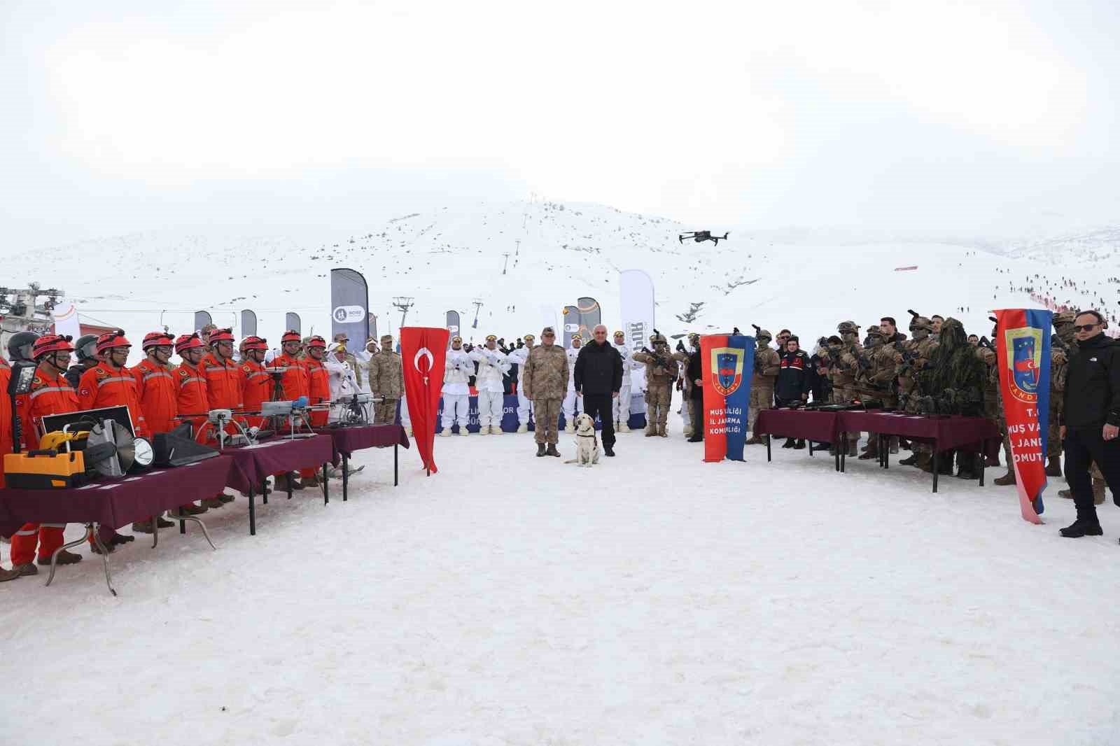 musta kar festivali renkli goruntulere sahne oldu 5 XZ1zqngm