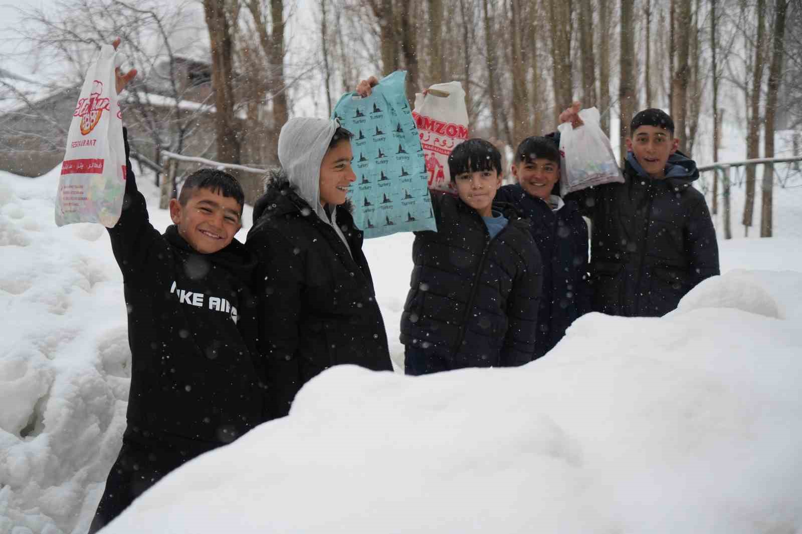 Muş’ta kar üstünde bayram sevinci 15 musta kar ustunde bayram sevinci 11
