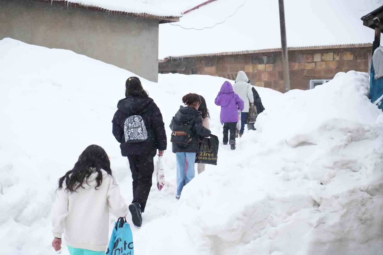 Muş’ta kar üstünde bayram sevinci 11 musta kar ustunde bayram sevinci 7 QmjFNEGd
