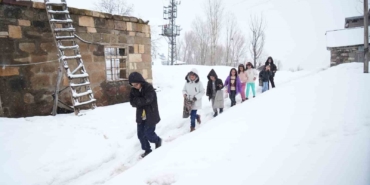 musta-kar-ustunde-bayram-sevinci-GWiVA8DN.jpg
