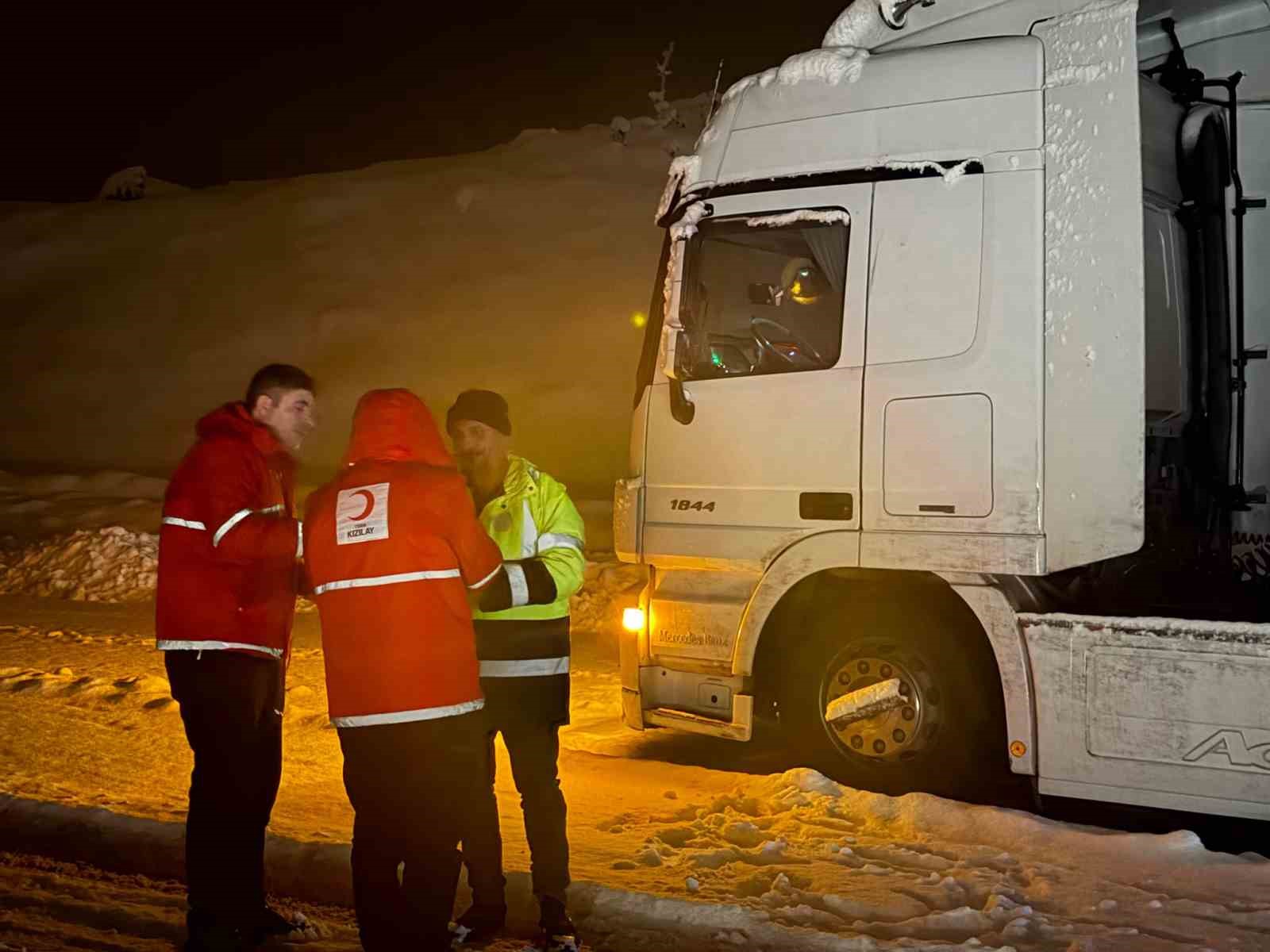 Muş’ta kar ve tipi: Yolda mahsur kalan 180 kişinin imdadına Kızılay yetişti 5 musta kar ve tipi yolda mahsur kalan 180 kisinin imdadina kizilay yetisti 1 ZgUjJ91O