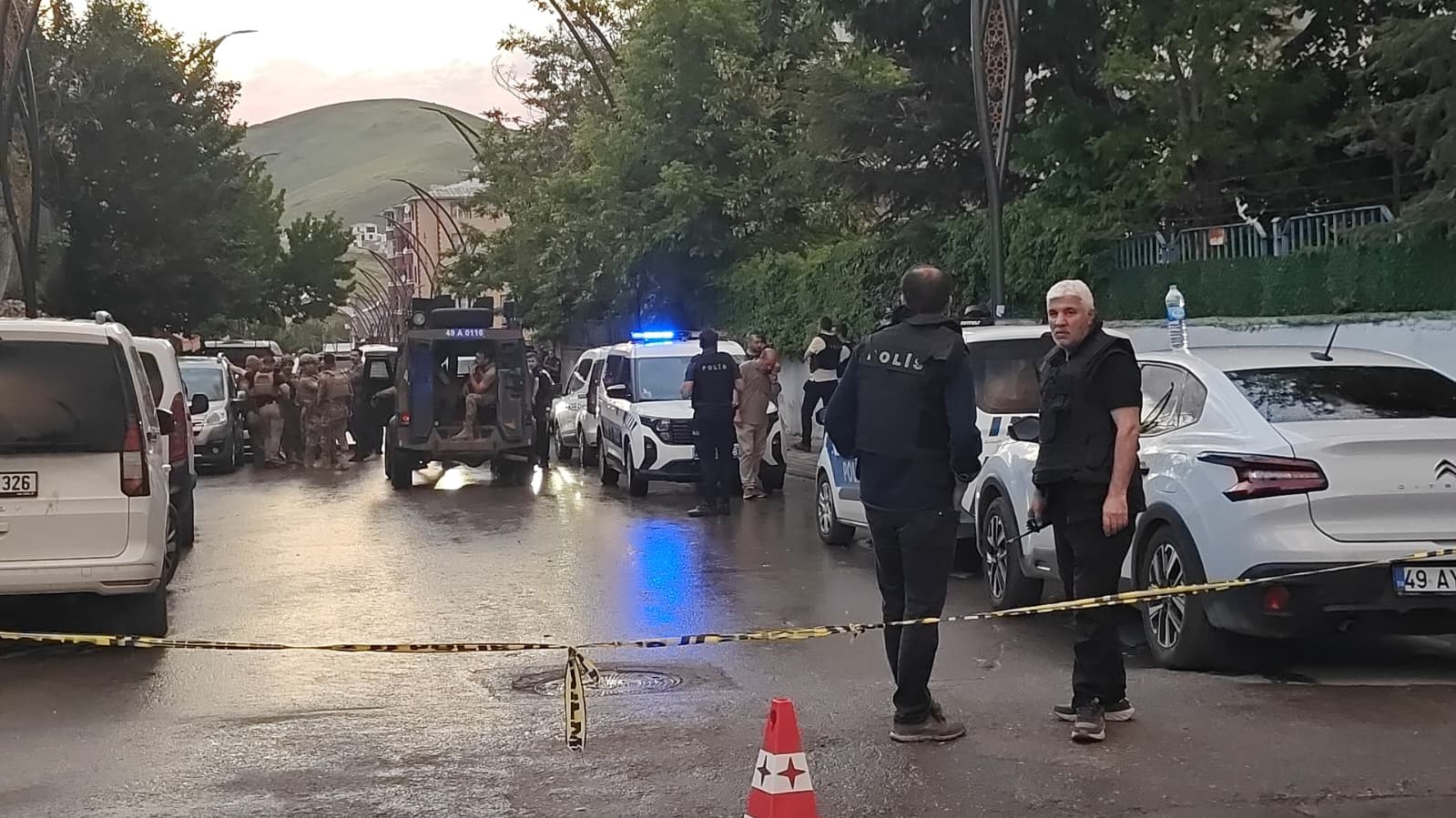 Muş’ta kardeşini ve polisi yaralayan şüpheli operasyonla etkisiz hale getirildi 4 musta kardesini ve polisi yaralayan supheli operasyonla etkisiz hale getirildi 0 eNeKjrJ5