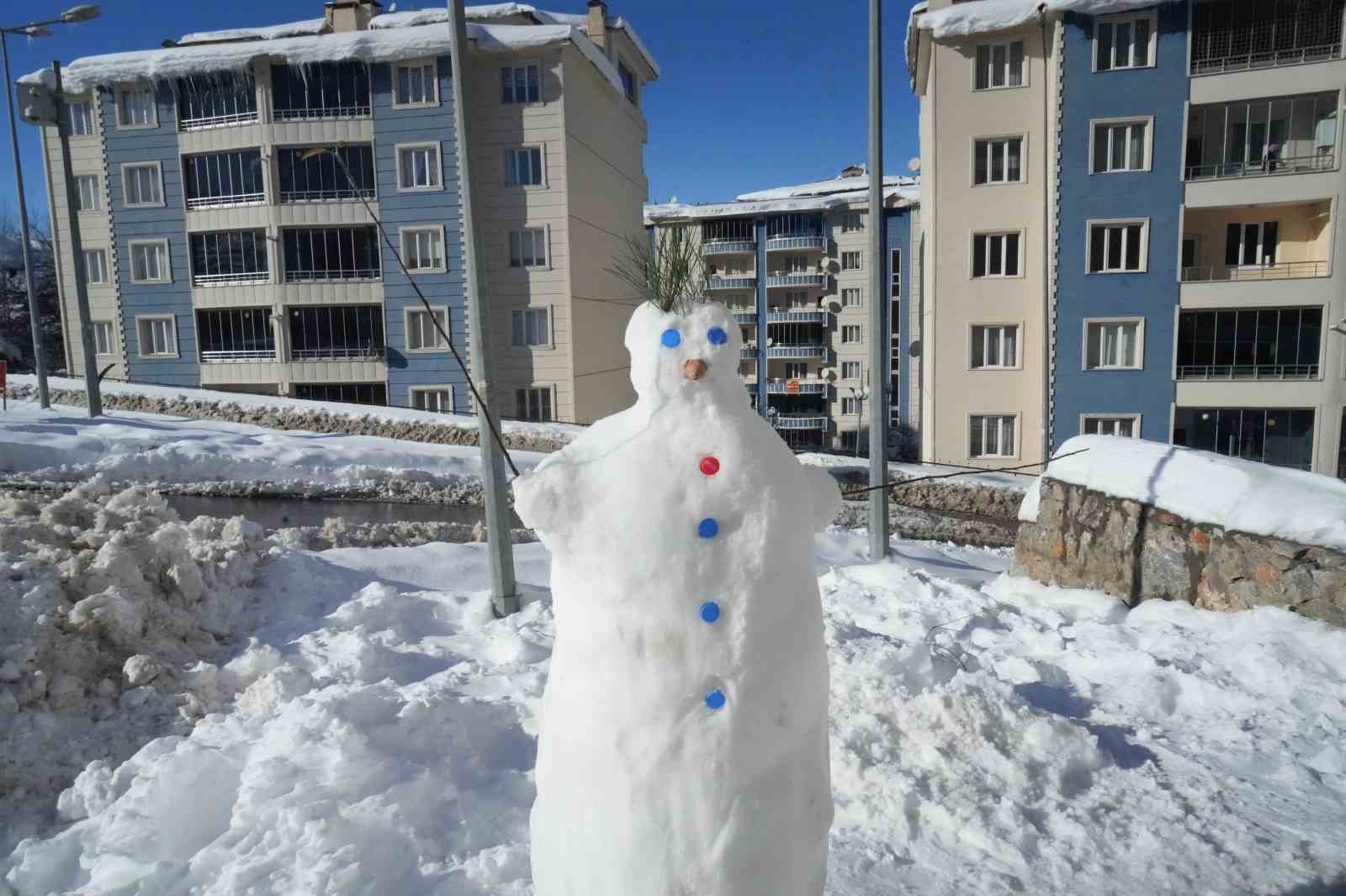 musta kari eglenceye donusturen berberler kardan adami tiras etti 1 Kj6jKZ6Q