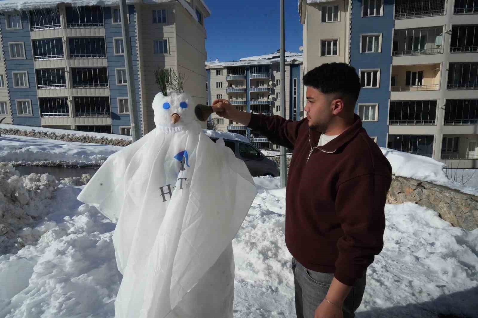 musta kari eglenceye donusturen berberler kardan adami tiras etti 5 ZkrAH6pS