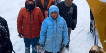 musta-kepce-operatoru-cocuklar-arasinda-yurekleri-isitan-diyalog-KjUwp4vE.jpg