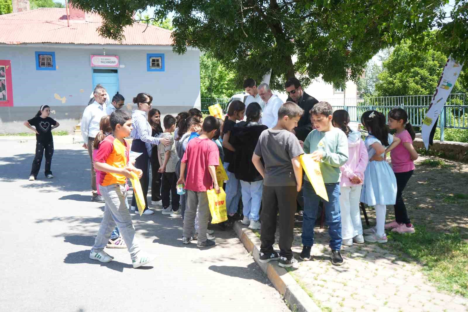Muş’ta "Köklerden Geleceğe Tarihi Kahramanlar" programı düzenlendi 8 musta koklerden gelecege tarihi kahramanlar programi duzenlendi 4 wviqlZu3