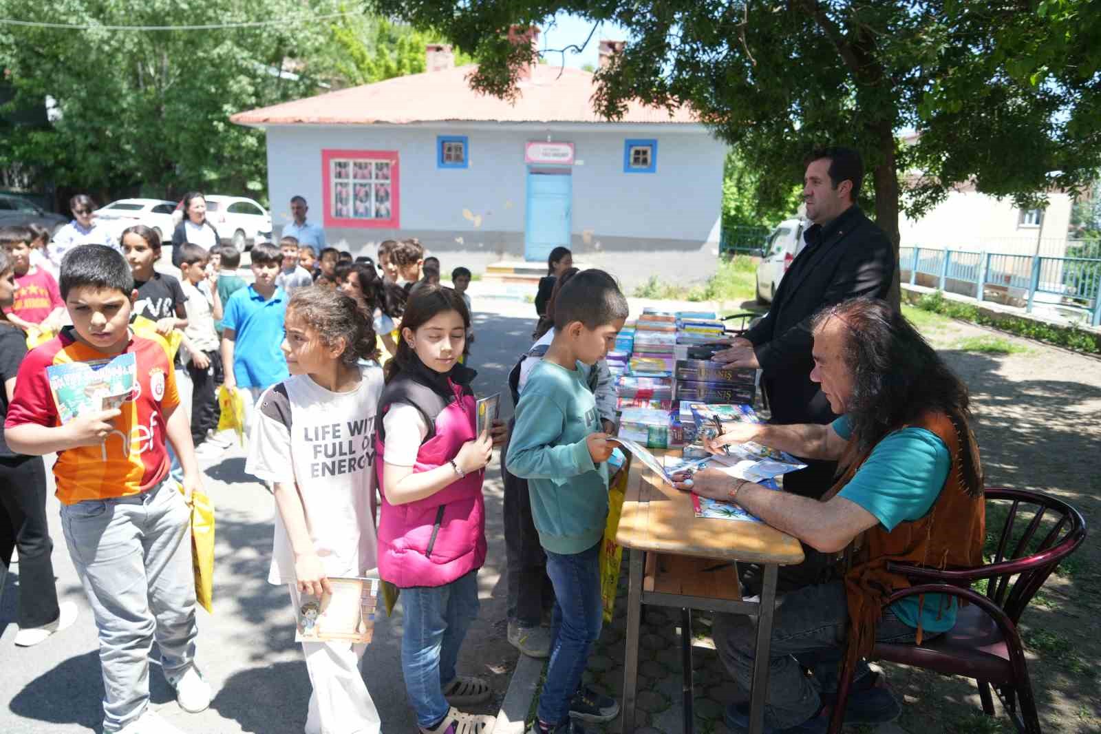 Muş’ta "Köklerden Geleceğe Tarihi Kahramanlar" programı düzenlendi 10 musta koklerden gelecege tarihi kahramanlar programi duzenlendi 6 6OjkFbB3