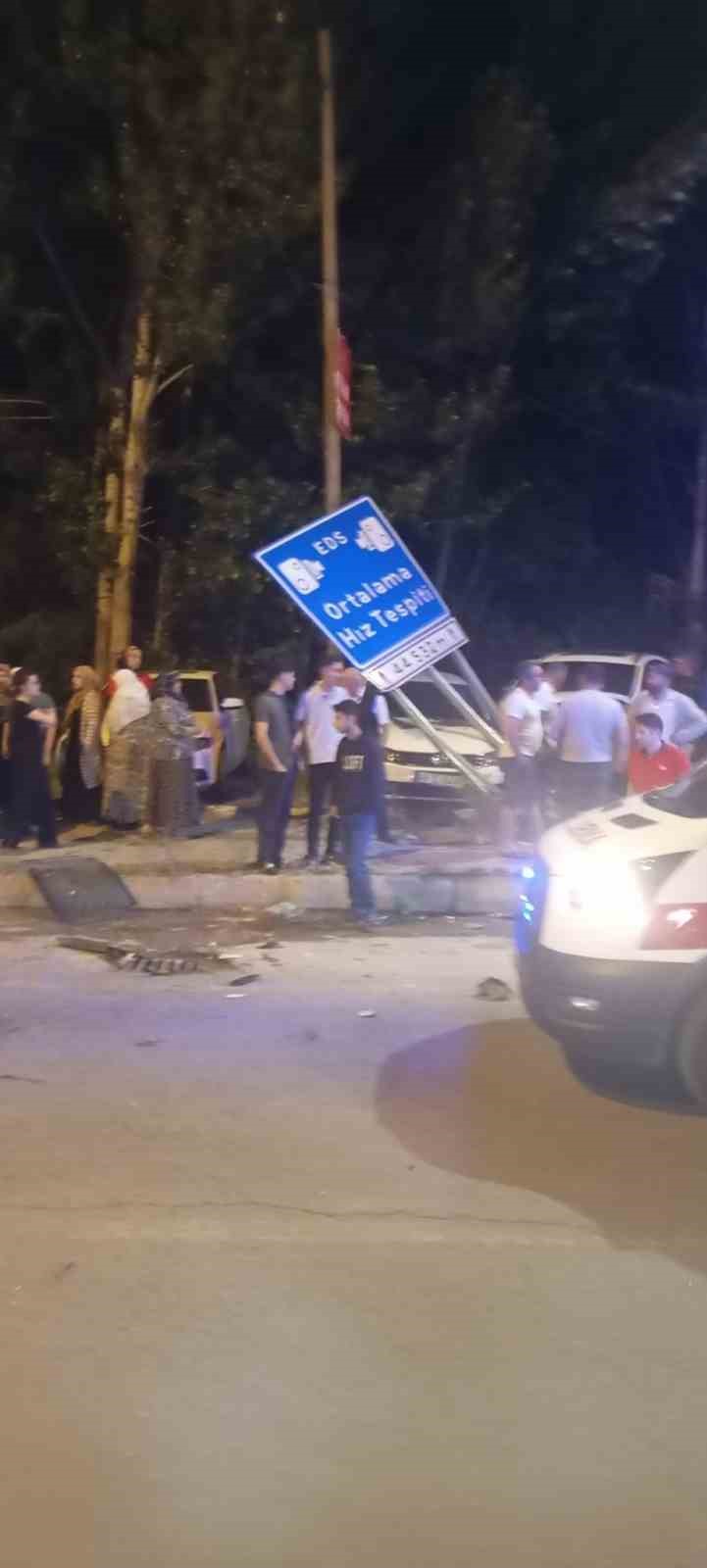 musta kontrolden cikan otomobil dehset sacti 1i agir 3 yarali 3 RZOy3RFl