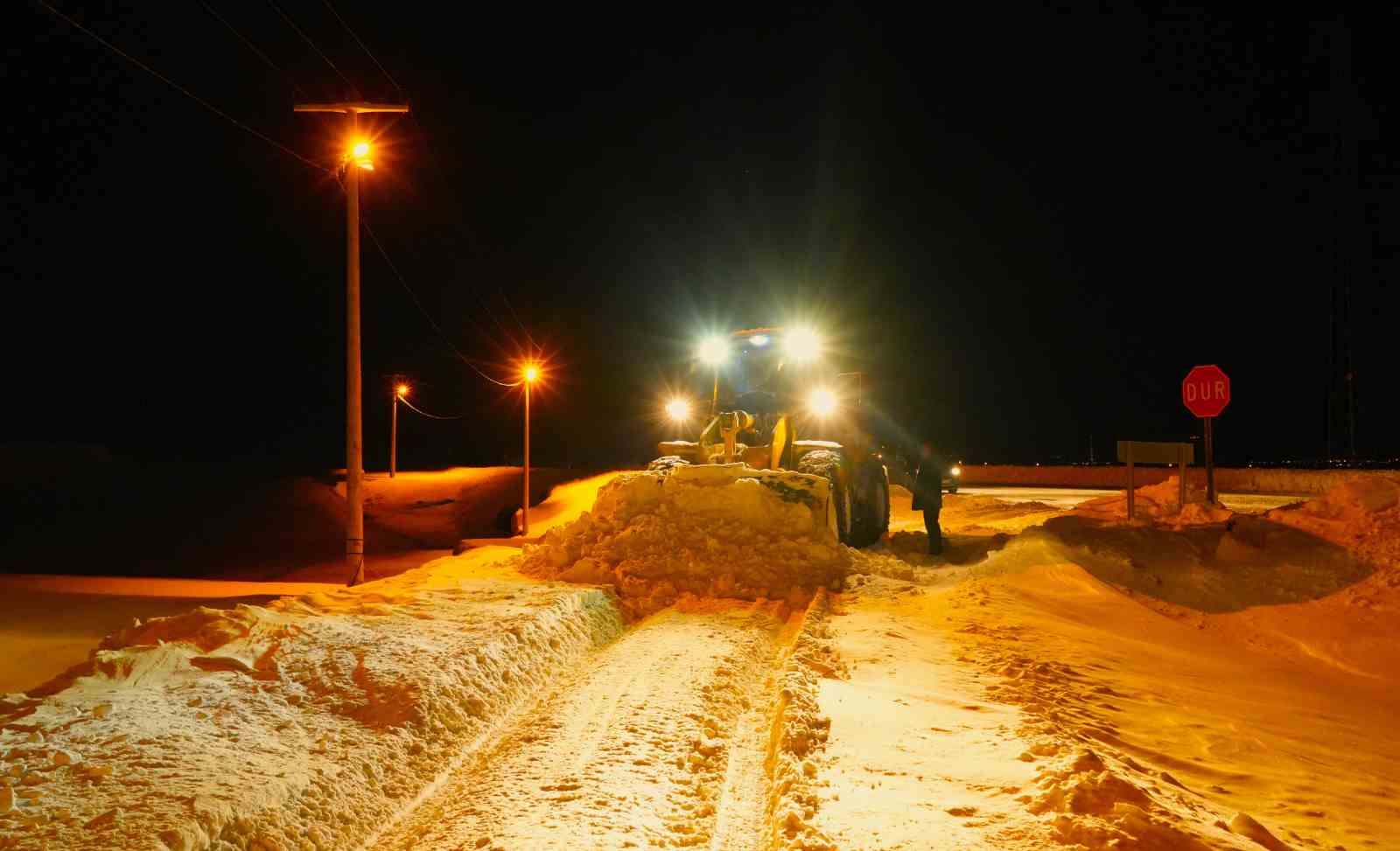 musta koy yollarinda gece mesaisi ekipler 724 sahada 1 JZJEKNCX