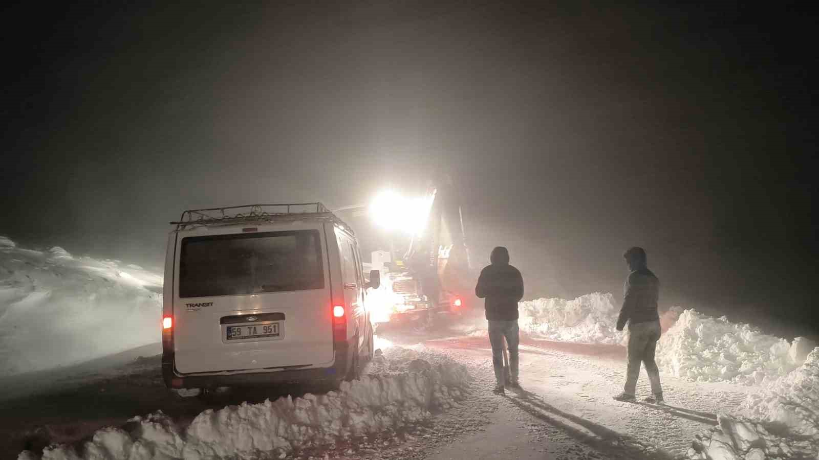 musta koy yolunda mahsur kalan 7 kisi kurtarildi 0 sHgw4RDm