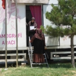 musta-mobil-mamografi-araciyla-koy-koy-ucretsiz-kanser-taramasi-yapiliyor-FHNy5MTb.jpg