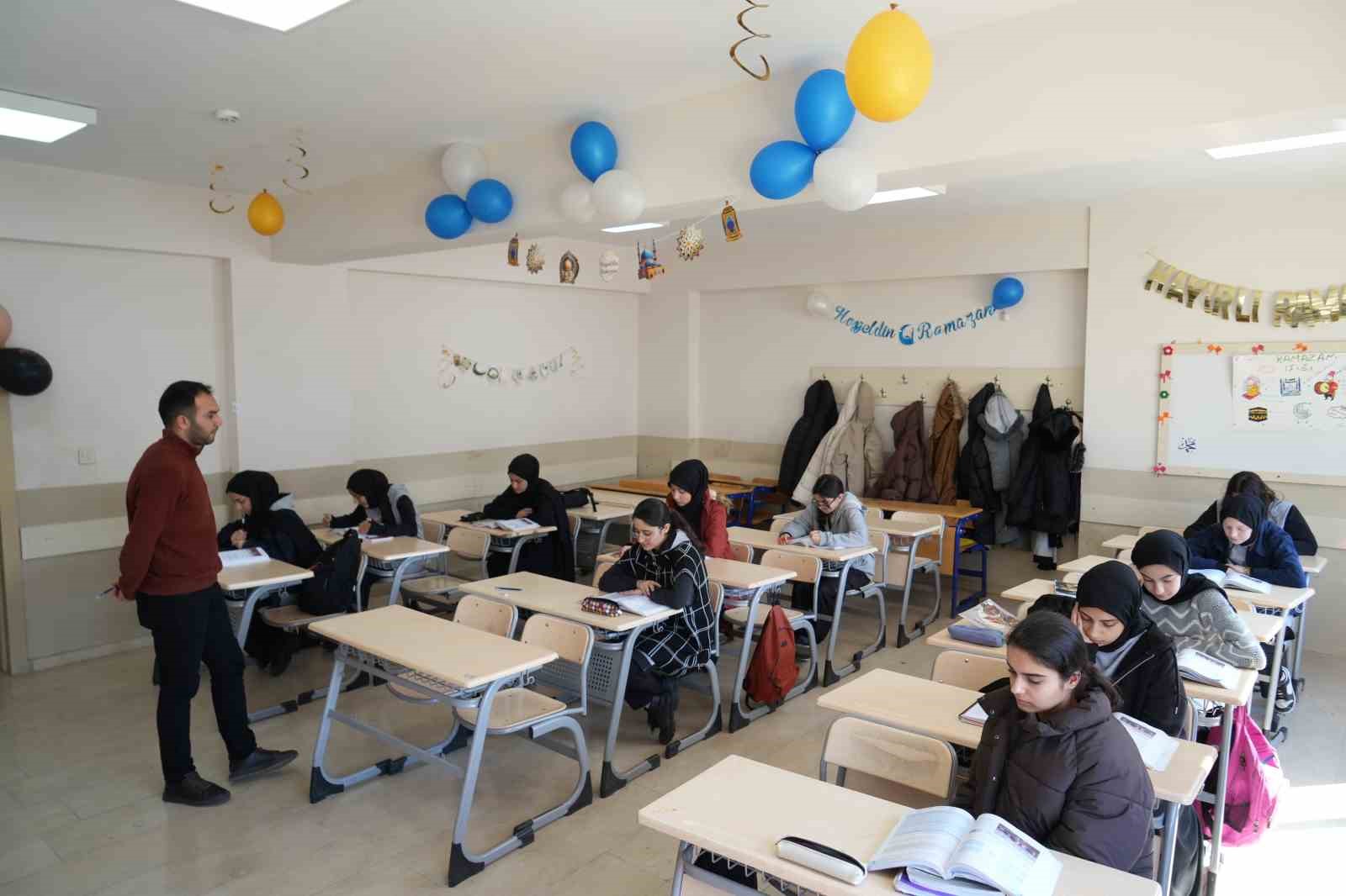 musta ogrencilerden ramazana ozel sinif ve okul suslemesi 0