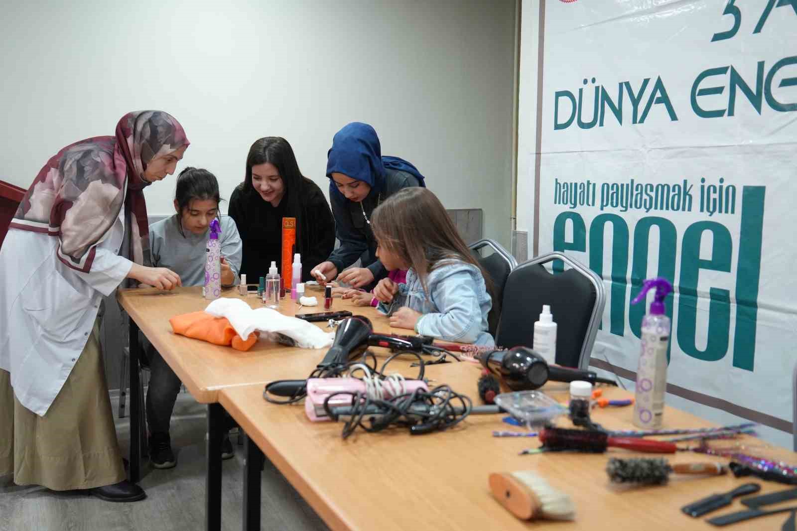 musta ozel cocuklara kuafor surprizi 2 86SpINDh