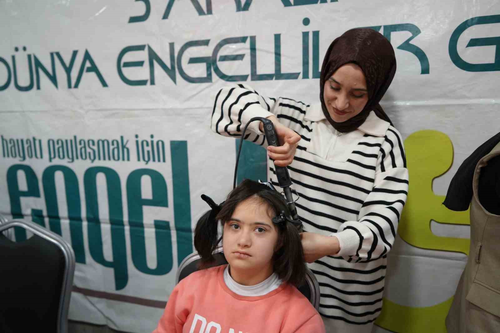 musta ozel cocuklara kuafor surprizi 3 G8FCYu97