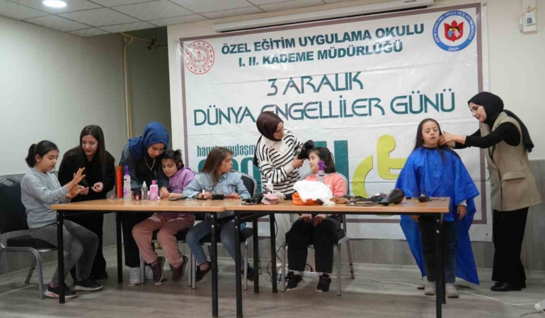 musta-ozel-cocuklara-kuafor-surprizi-CUTYNiHW.jpg