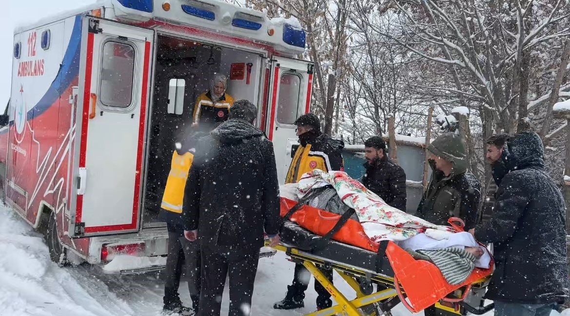 Muş’ta özel donanımlı obez ambulansla hasta nakli gerçekleştirildi 5 musta ozel donanimli obez ambulansla hasta nakli gerceklestirildi 1 NrWzJ4Fu