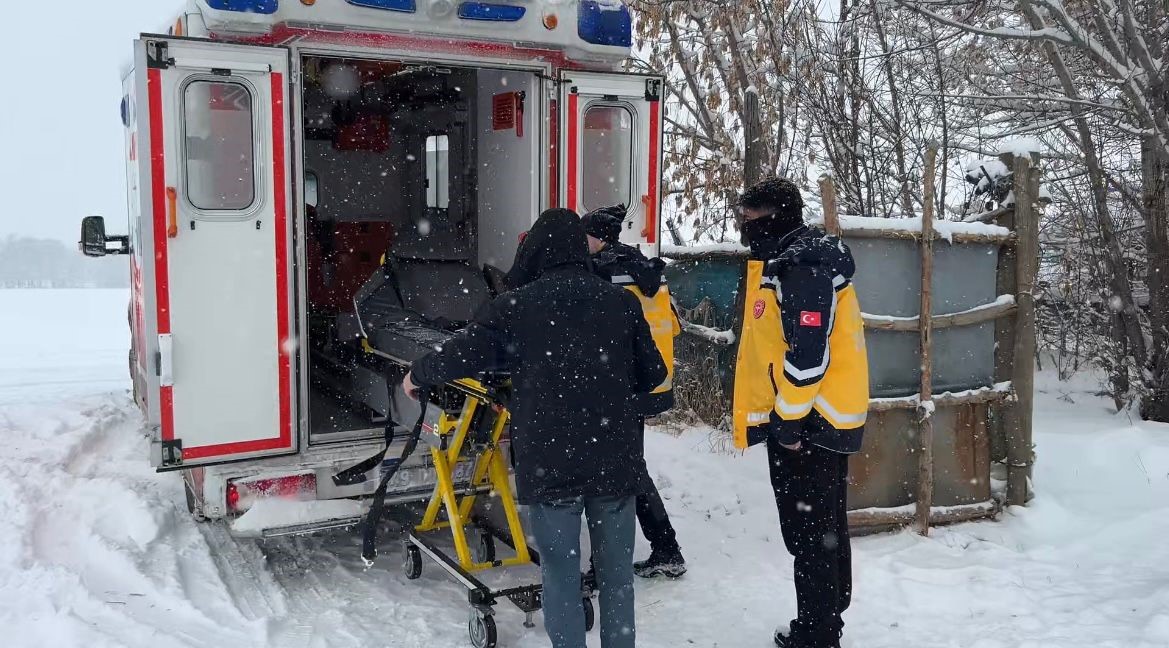 Muş’ta özel donanımlı obez ambulansla hasta nakli gerçekleştirildi 6 musta ozel donanimli obez ambulansla hasta nakli gerceklestirildi 2 rmsnFk8w