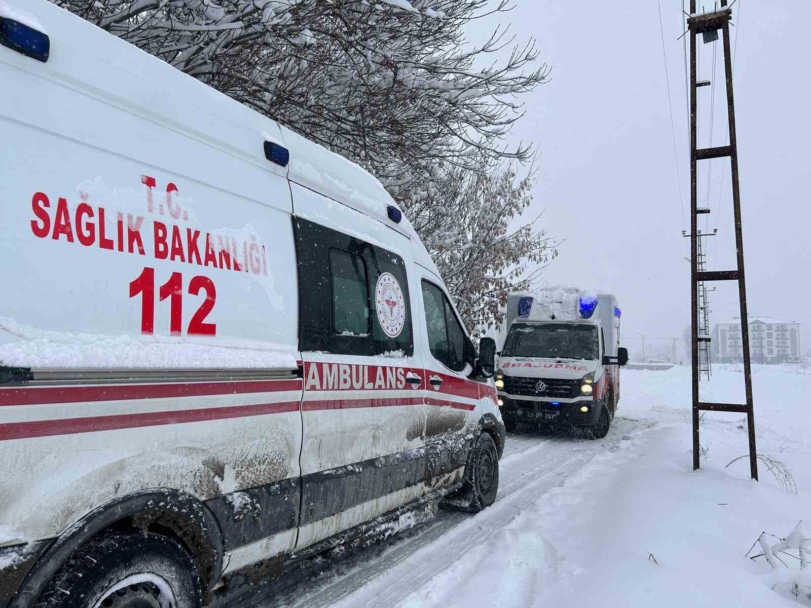Muş’ta özel donanımlı obez ambulansla hasta nakli gerçekleştirildi 7 musta ozel donanimli obez ambulansla hasta nakli gerceklestirildi 3 TdlZQRLj