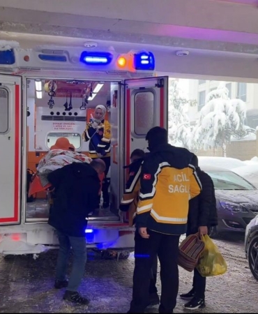 musta-ozel-donanimli-obez-ambulansla-hasta-nakli-gerceklestirildi-abNNJAWg.jpg