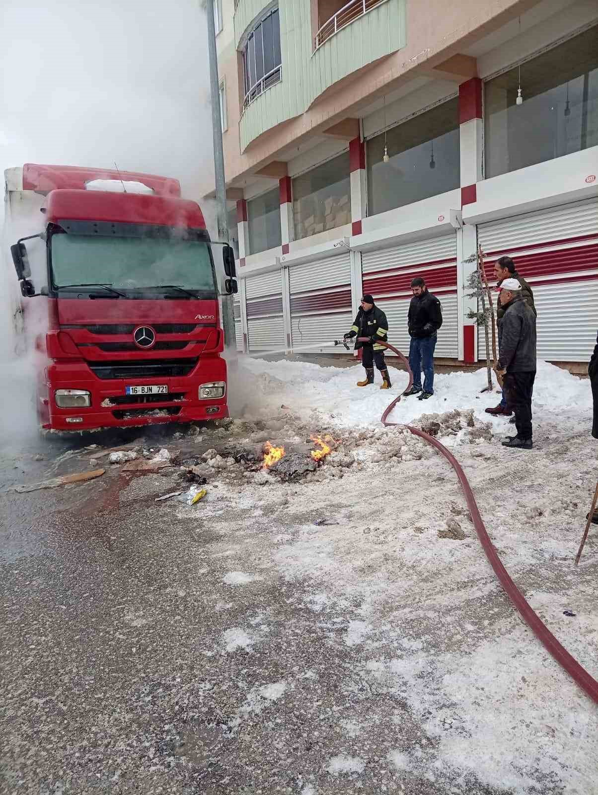 Muş’ta park halindeki tırda yangın 4 musta park halindeki tirda yangin 0 7L4v8grX