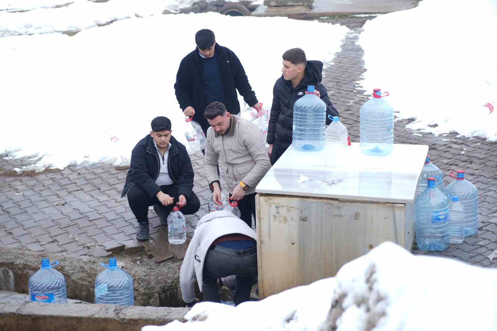 musta sebeke suyunda bakteri tespit edildi vatandaslar cesmelere akin etti 4