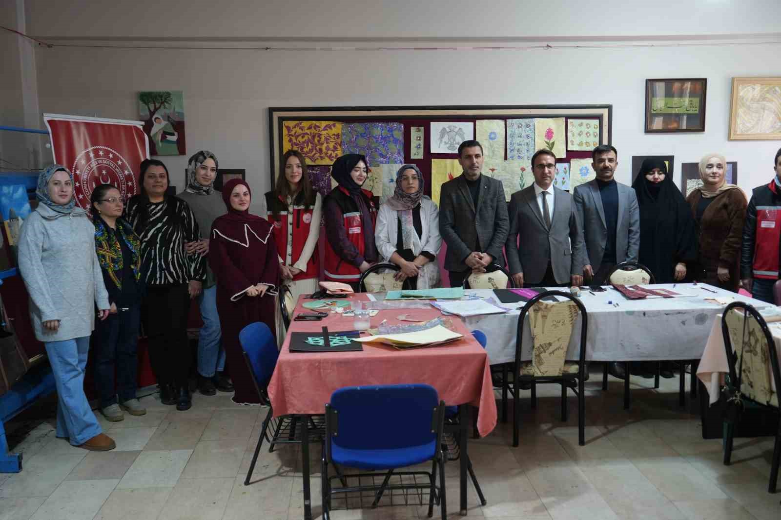 musta sehit yakinlari ve gazilere yonelik ebru kursu yogun ilgi gordu 3 Ucp4Nmve