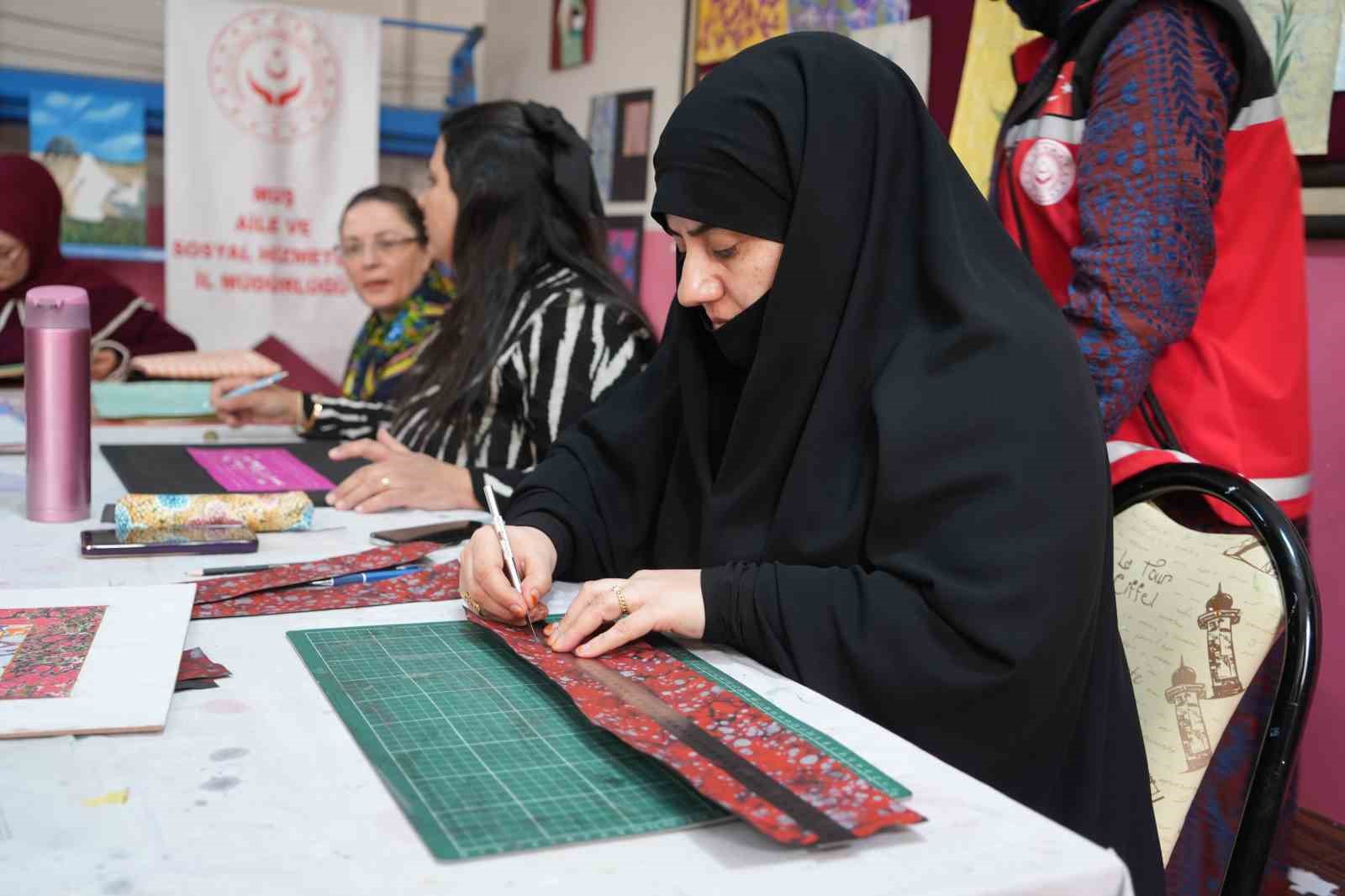 musta sehit yakinlari ve gazilere yonelik ebru kursu yogun ilgi gordu 6