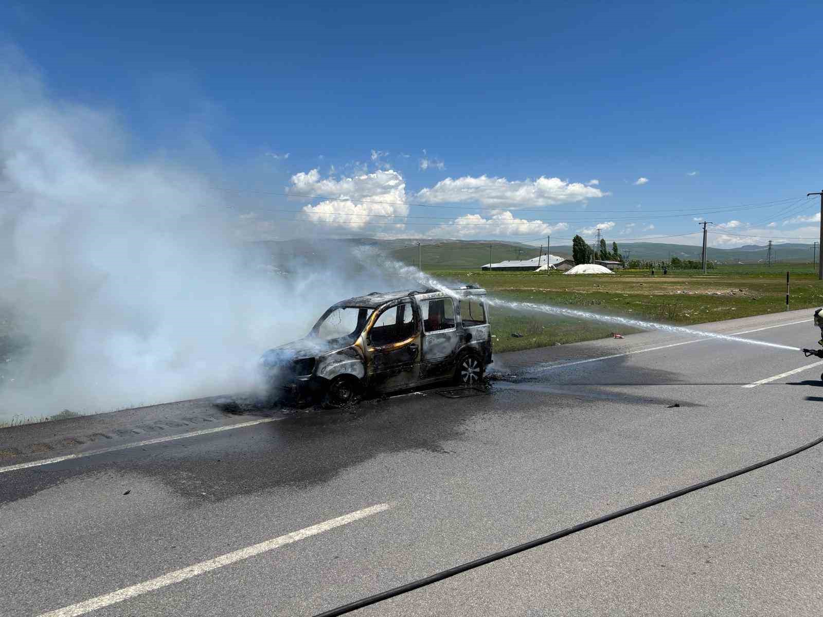 musta seyir halindeki arac alev alev yandi 2 hXdvlj6n
