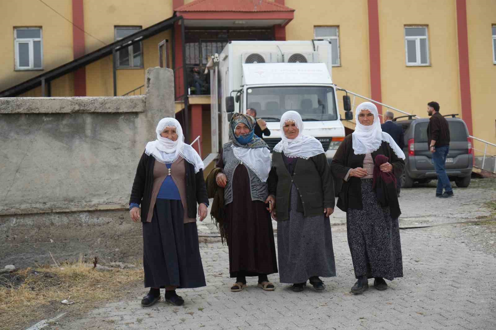 musta taramaya katilan her 25 kadindan birinde rahim agzi her 39 kadindan birinde meme IcRUTXGa
