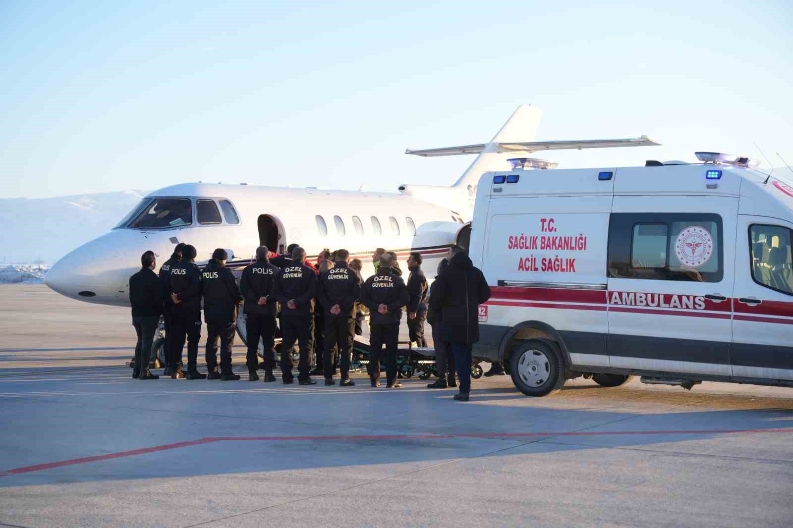 musta tedavi goren hasta ucak ambulansla ankaraya nakledildi 0 NP96qYO2