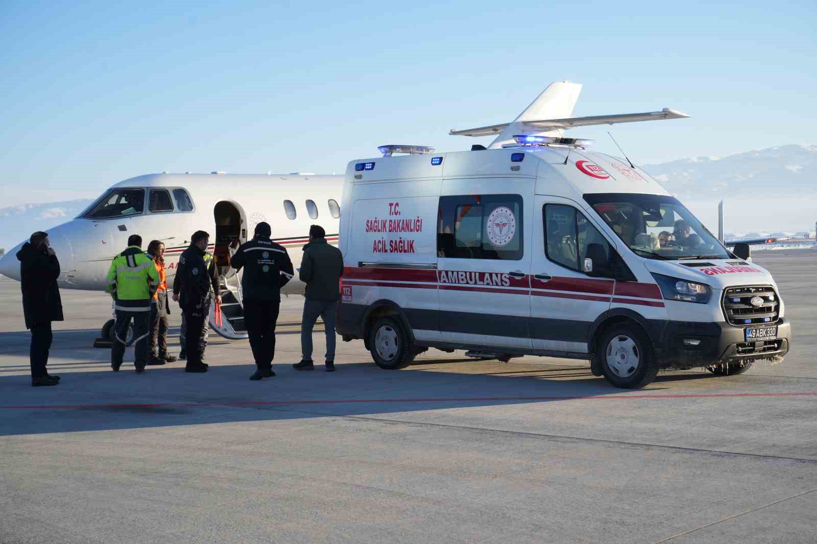 musta tedavi goren hasta ucak ambulansla ankaraya nakledildi 1 CeW51Yzr