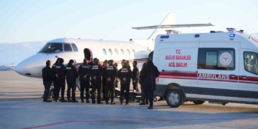 musta-tedavi-goren-hasta-ucak-ambulansla-ankaraya-nakledildi-347enNjG.jpg