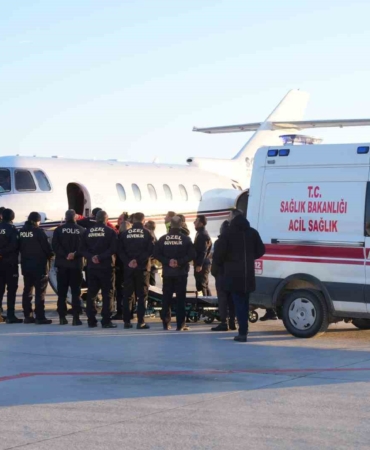 musta-tedavi-goren-hasta-ucak-ambulansla-ankaraya-nakledildi-347enNjG.jpg