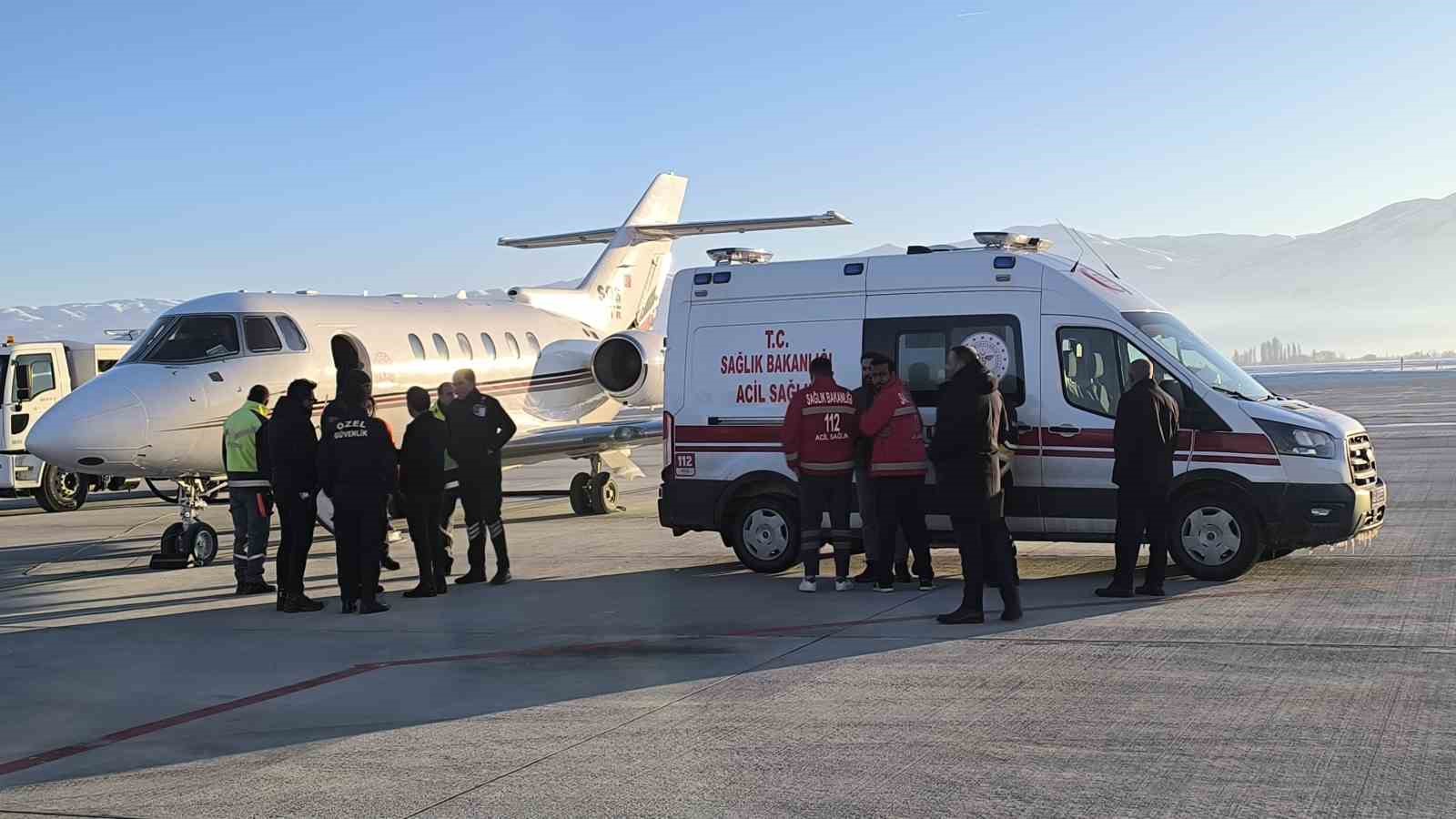 musta tedavi goren hasta ucak ambulansla ankaraya nakledildi 5 AI3HccQm
