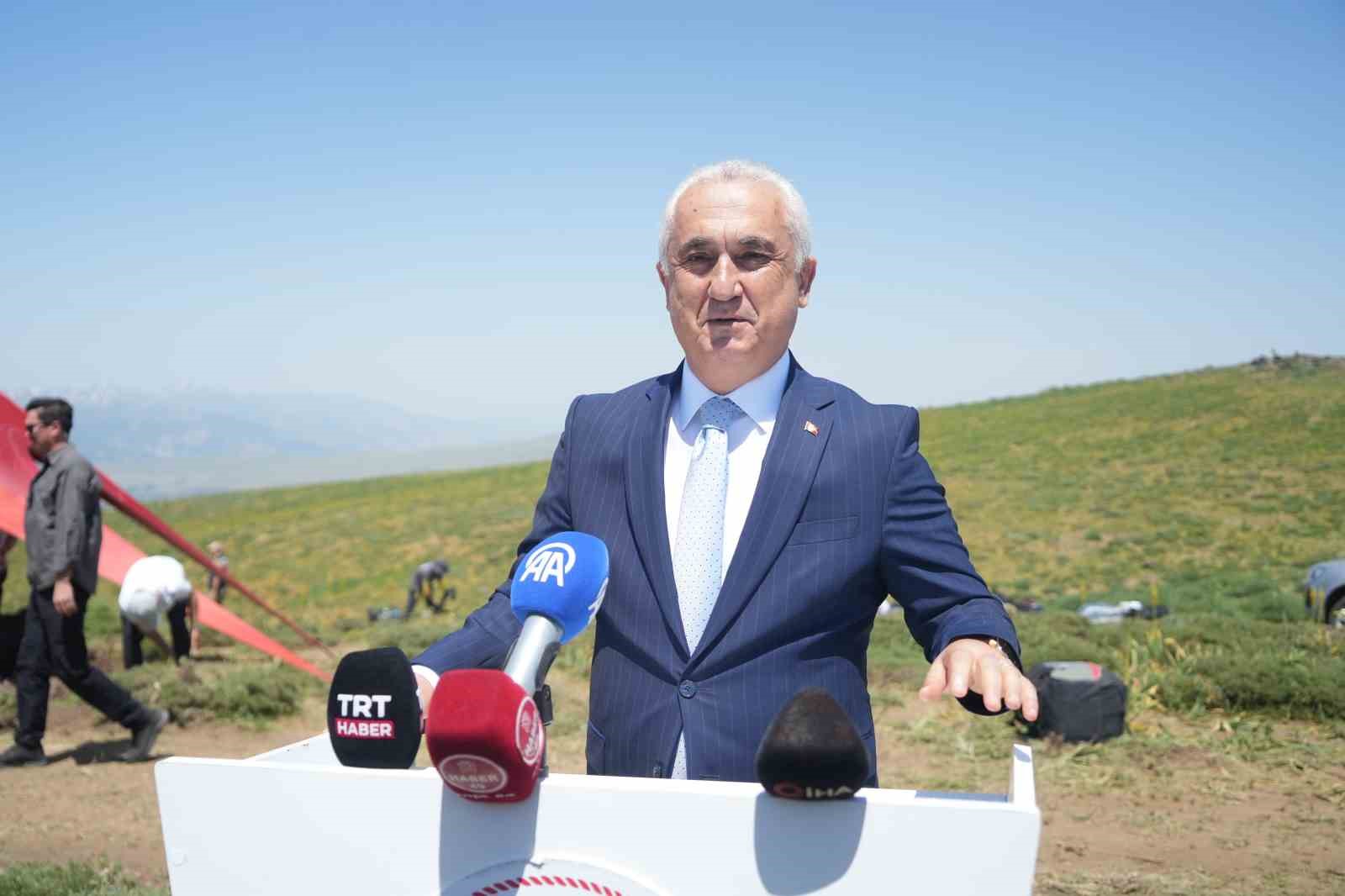 musta turkiye yamac parasutu mesafe yarismasi basladi 2 4vCUzv7Q
