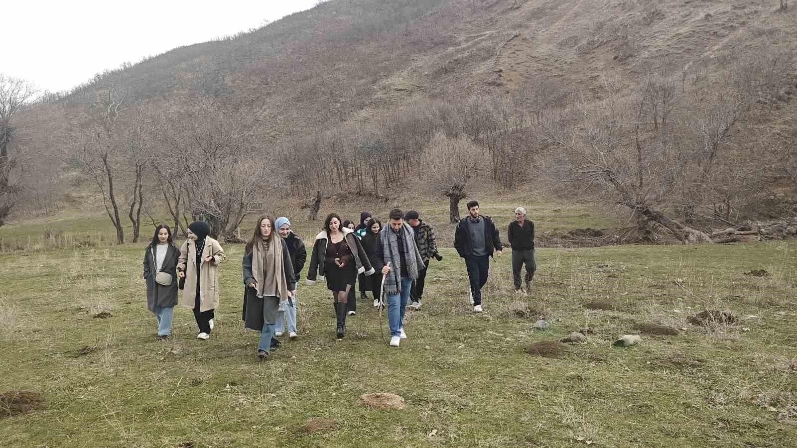 musta universite ogrencileri dogayi gezerek dengbejlik kulturuyle bulustu 8 UQtlDQiv