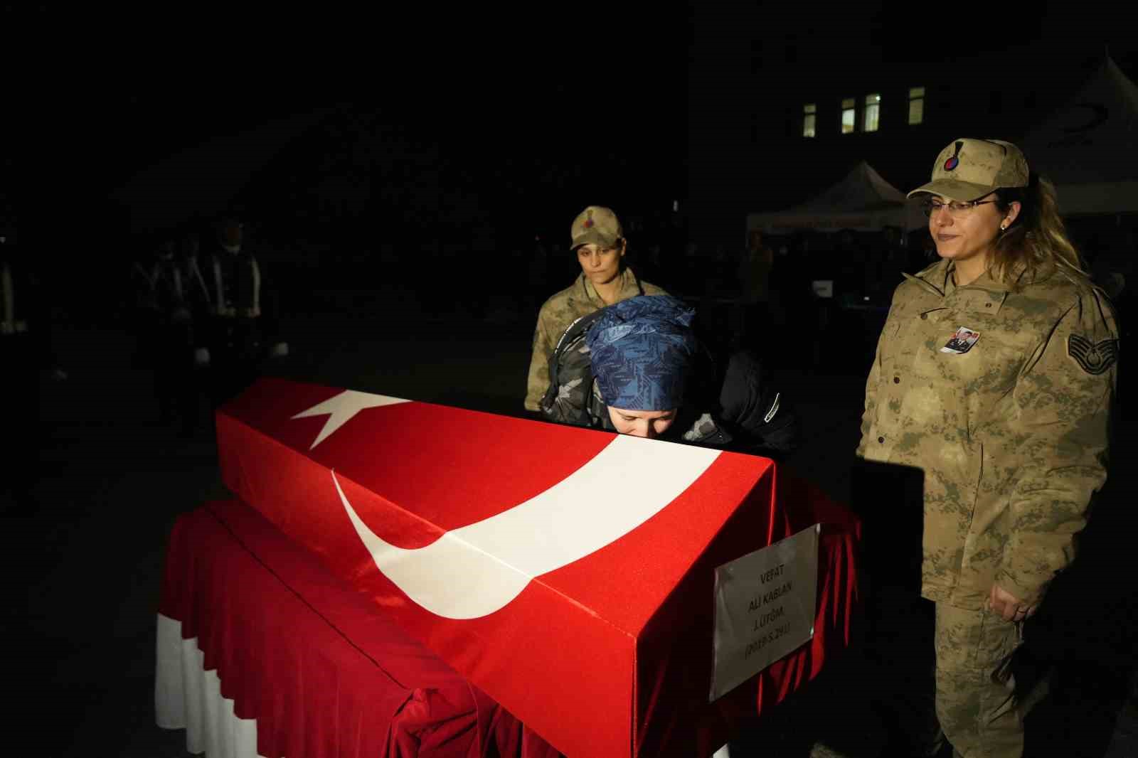 Muş’ta Üsteğmen Ali Kablan silah kazasında hayatını kaybetti 4 musta ustegmen ali kablan silah kazasinda hayatini kaybetti 0 RqucN1PF