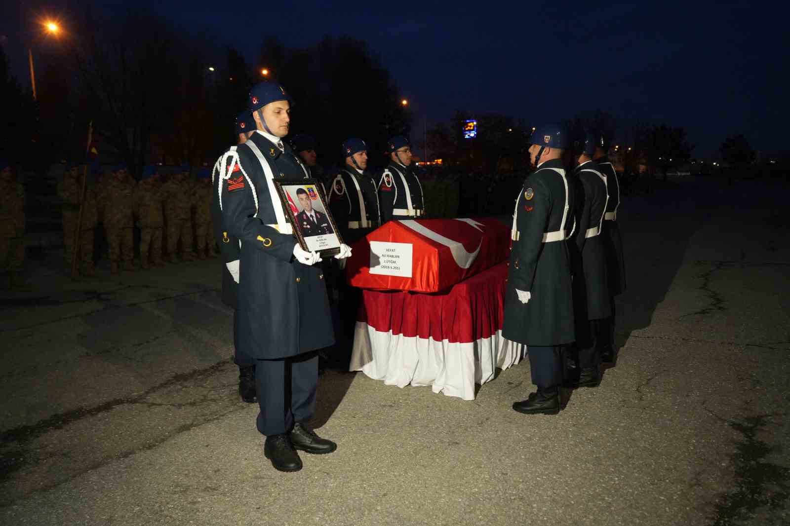 Muş’ta Üsteğmen Ali Kablan silah kazasında hayatını kaybetti 8 musta ustegmen ali kablan silah kazasinda hayatini kaybetti 4 UKrchJ9B