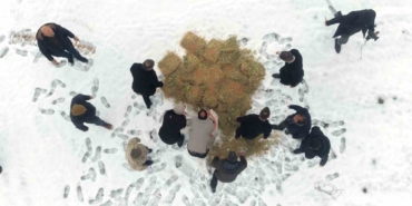 musta-yaban-hayati-icin-dogaya-yem-birakildi-C9Dcbhc8.jpg