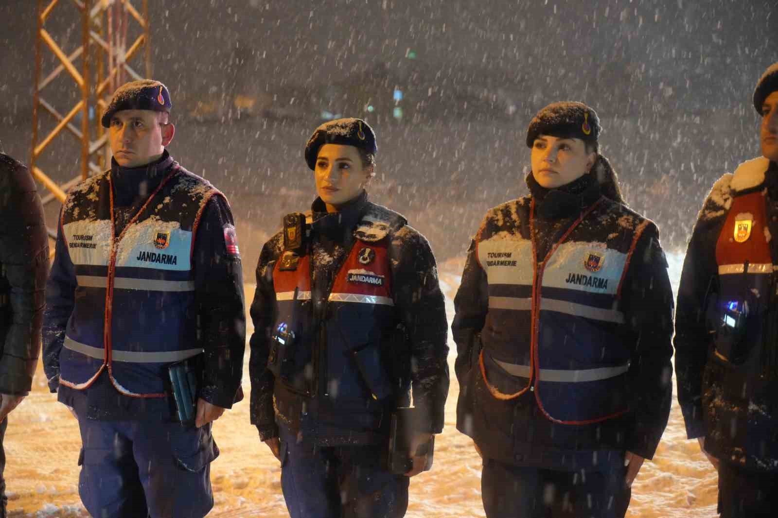 musta yeni yil mesaisi vali cakir sahadaki ekipleri ziyaret etti 12 r3d4s9zK