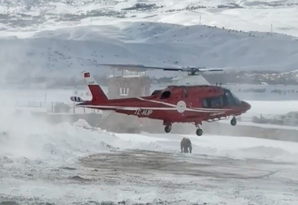 musta yenidogan bebek icin ambulans helikopter havalandi 1 XmtAhwwy